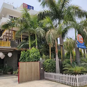 Hotel Aakritii