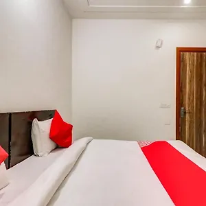 Oyo 71597 The Shivaay Residency Hotel